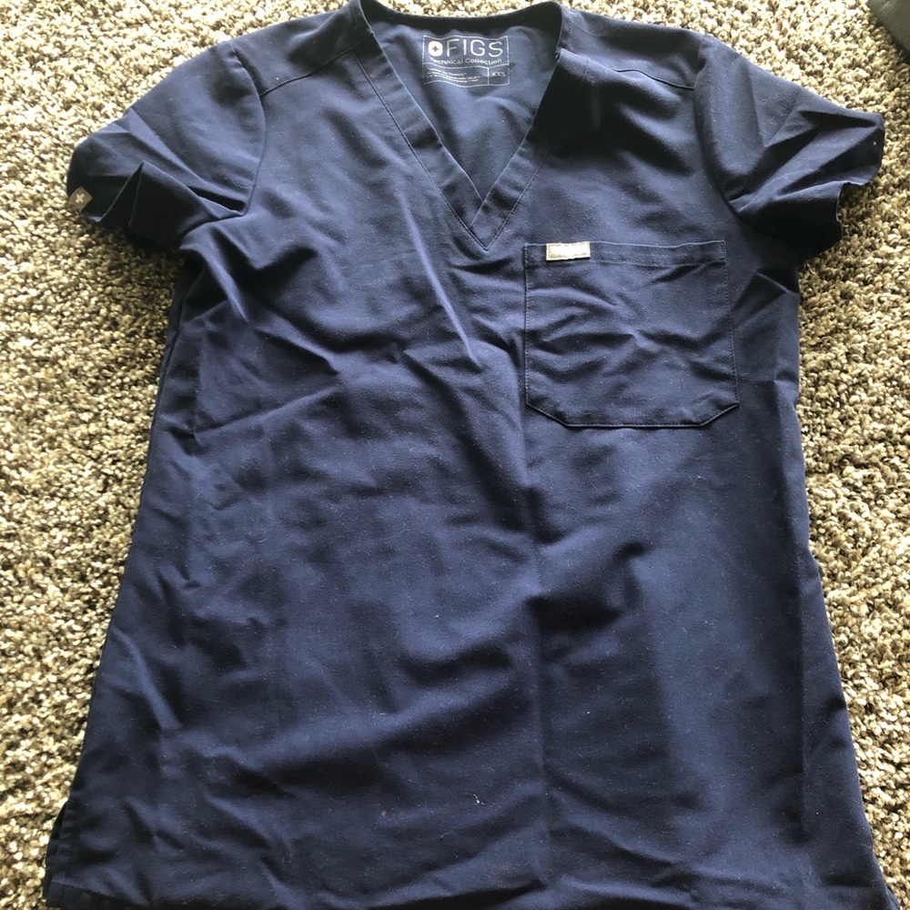 Figs scrub top